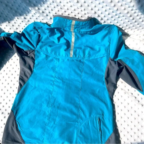 Running Room Jacket - Picture 2 of 4